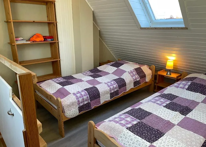 Modernisierte Ferienwohnung Friedrichskoog - Spitze, Gegenueber Mutter-Kind-Klinik