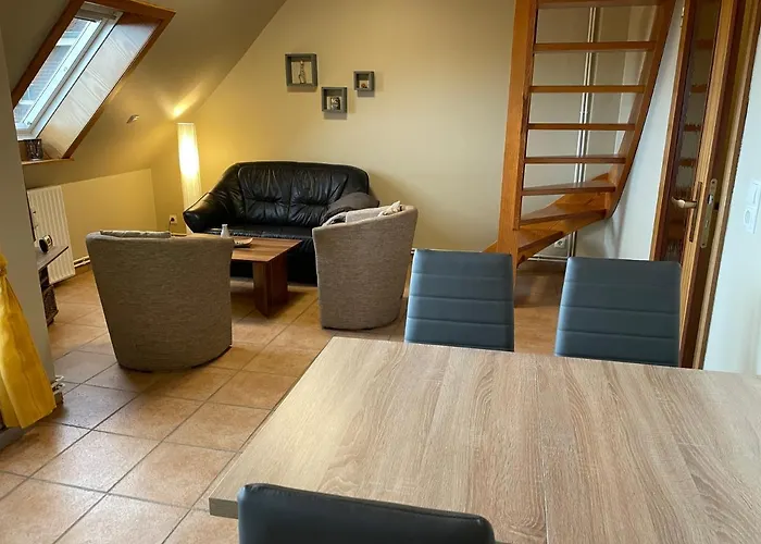 Modernisierte Ferienwohnung Friedrichskoog - Spitze, Gegenueber Mutter-Kind-Klinik