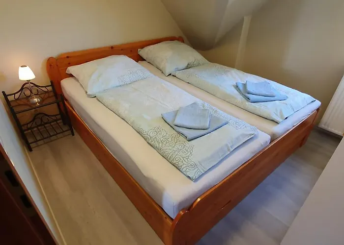 Modernisierte Ferienwohnung Friedrichskoog - Spitze, Gegenueber Mutter-Kind-Klinik